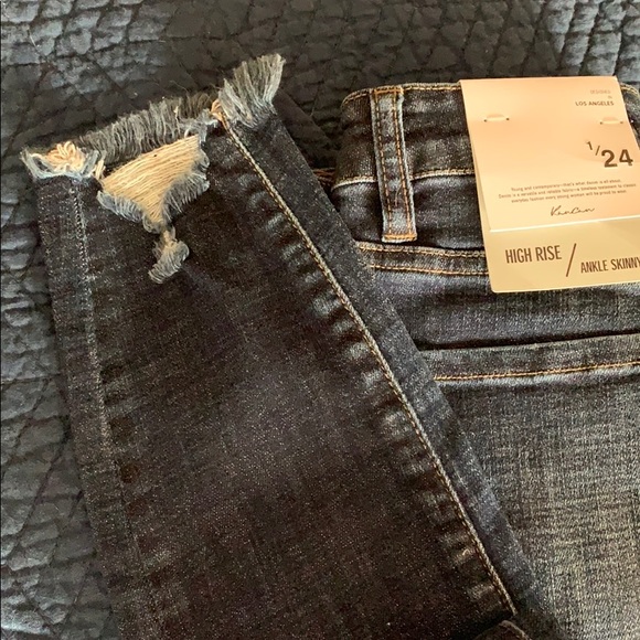 KanCan distressed leg bottom jean - Picture 5 of 7